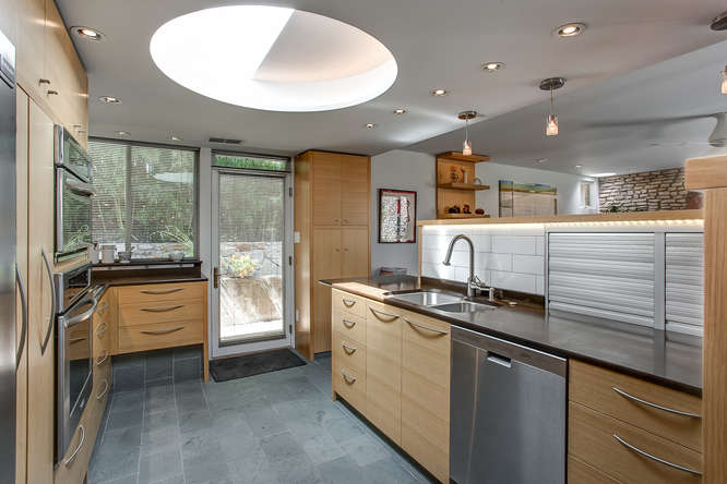 4500-Westridge-Ave-20-small-017-17-Westridge-Ave-2020-666x444-72dpi