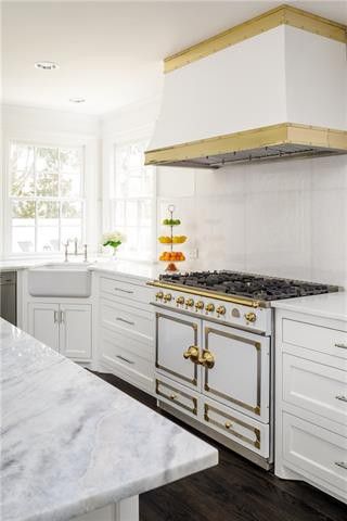 4501-Lorraine-Ave-kitchen