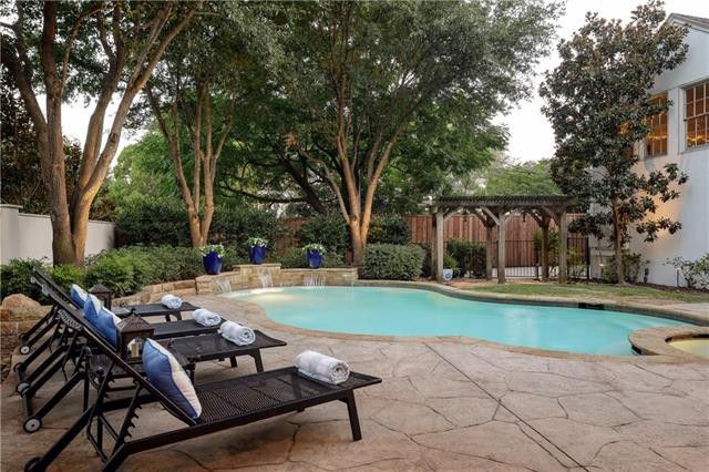 4501-Lorraine-Ave-kitchen