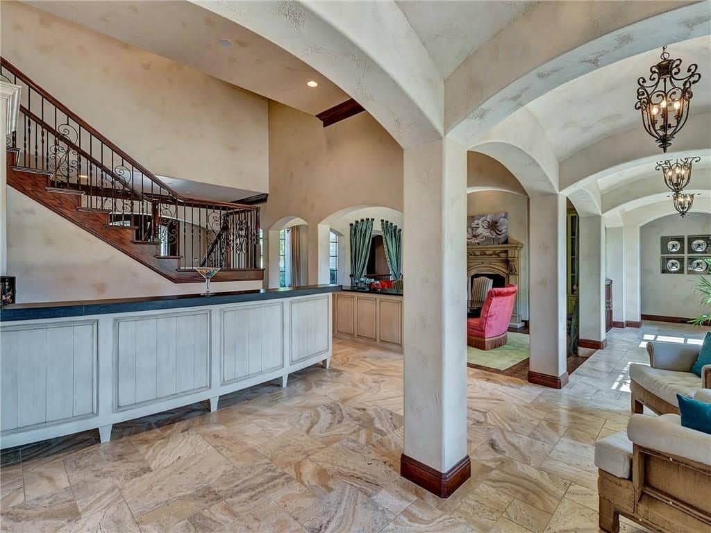 4649-Saint-Laurent-Ct-FW-courtyard-1024x768