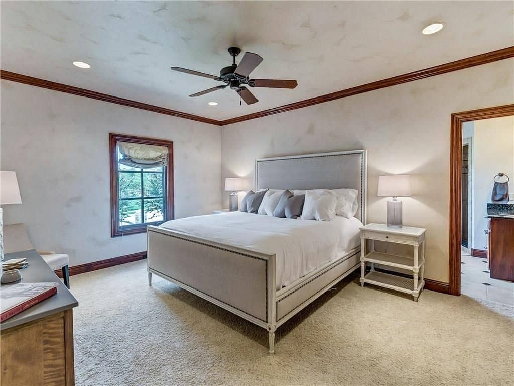 4649-Saint-Laurent-Ct-FW-courtyard-1024x768