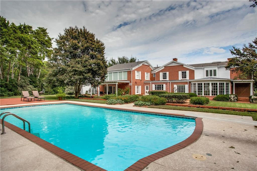 4665-Meadowood-ext-long-1024x682