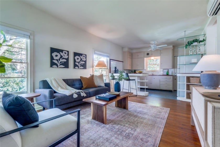 7138 Vivian Avenue Moderne