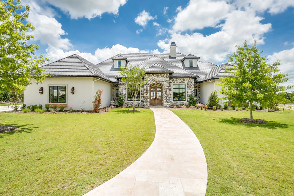 5205-Caliza-Ct-Benbrook-TX-large-002-27-Caliza-Ct-2-of-82-1500x1000-72dpi-1024x683