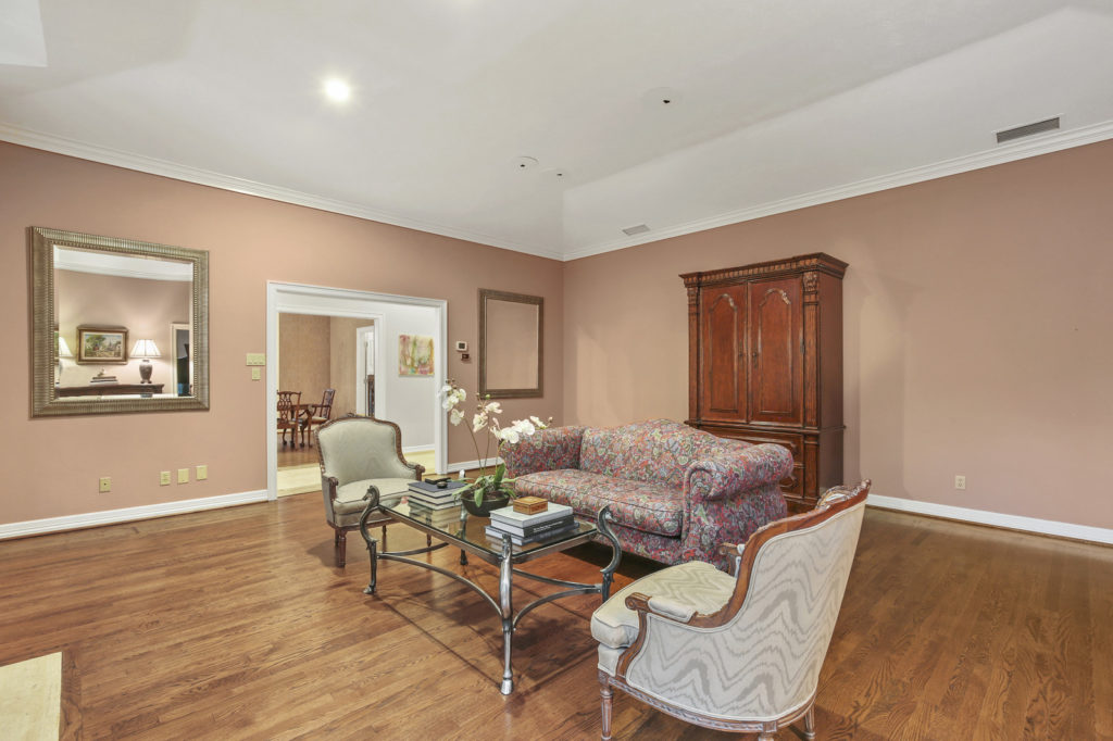 07_4730RoyalLane_007_mls-1