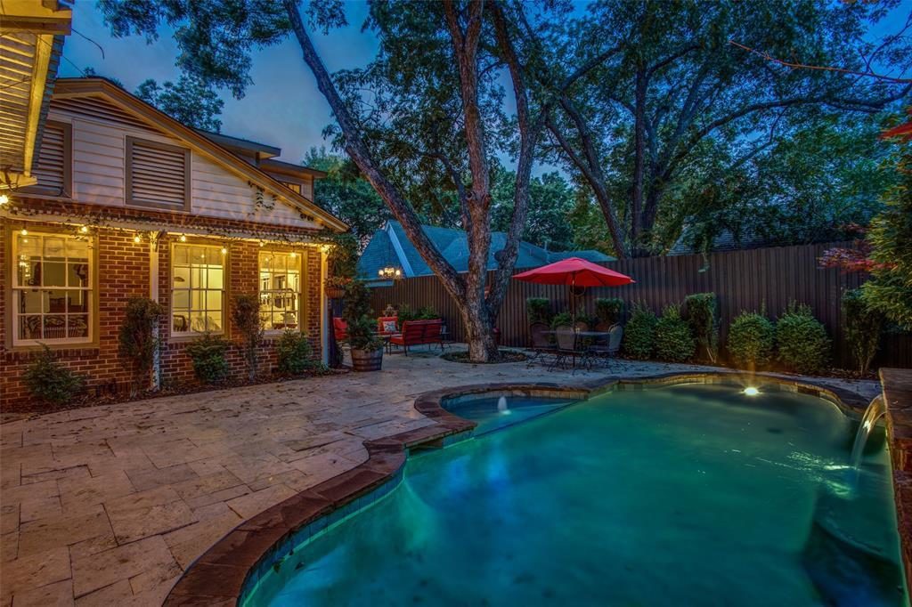 5423-Merrimac-Master-bed-1-1024x682