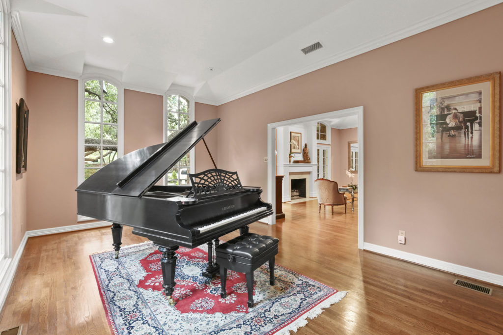 07_4730RoyalLane_007_mls-1