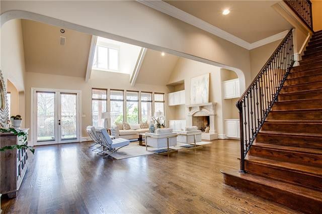 VECT5614-Del-Roy-Dr-Front