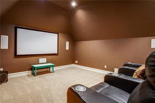 VECT5614-Del-Roy-Dr-Front