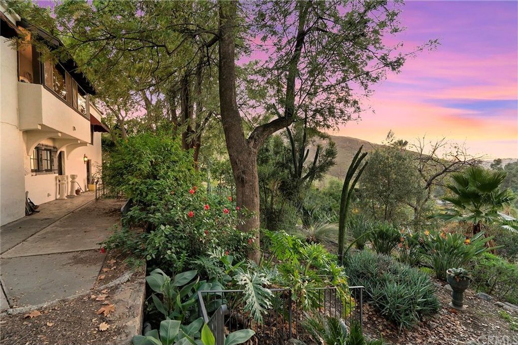 5cce786442fbf54c599c425d45cc861dl-m68xd-w1020_h770_q80-e1548565758340