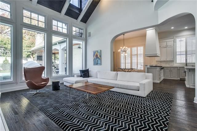 6307-Park-Ln-8-front-door-to-living