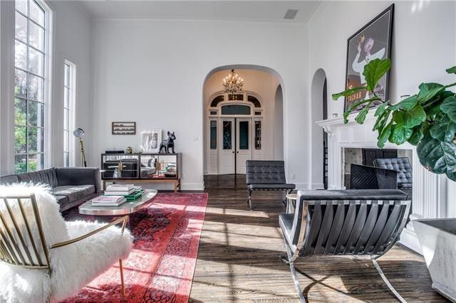 6307-Park-Ln-8-front-door-to-living