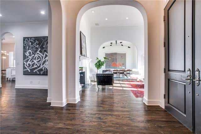 6307-Park-Ln-8-front-door-to-living