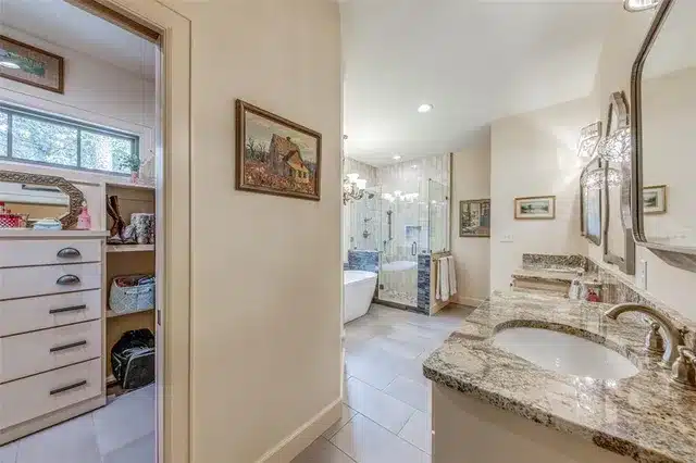 Explore this East Texas lake house. 