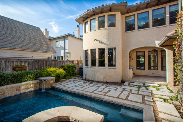 4311-Livingston-Front