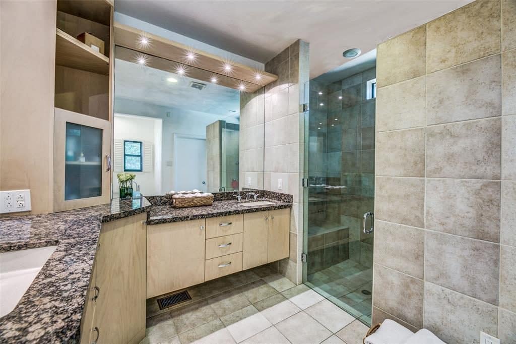 6939-Lloyd-Valley-ext-1024x682