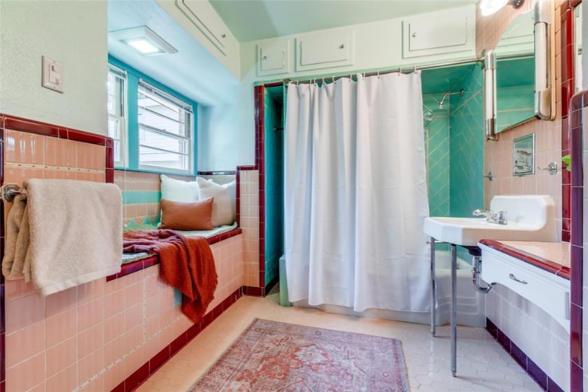 7138 Vivian Avenue Moderne