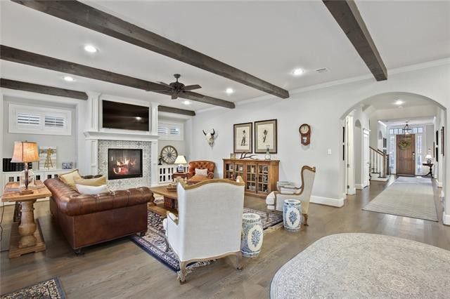 7027-Casa-Loma-vector