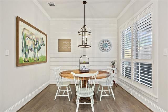 7027-Casa-Loma-vector