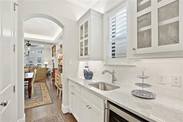 7027-Casa-Loma-vector