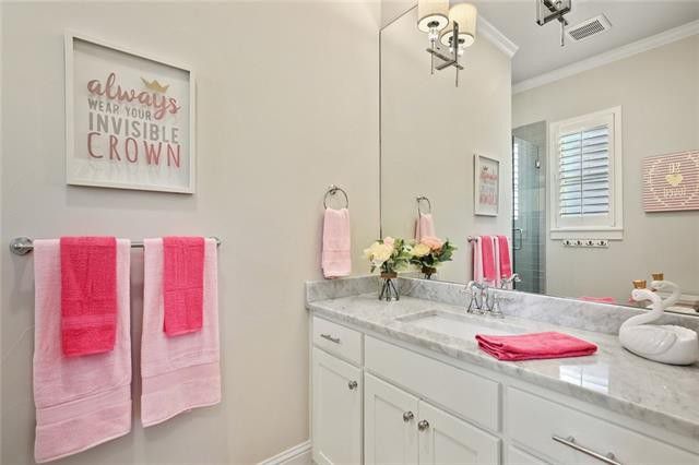 7027-Casa-Loma-vector