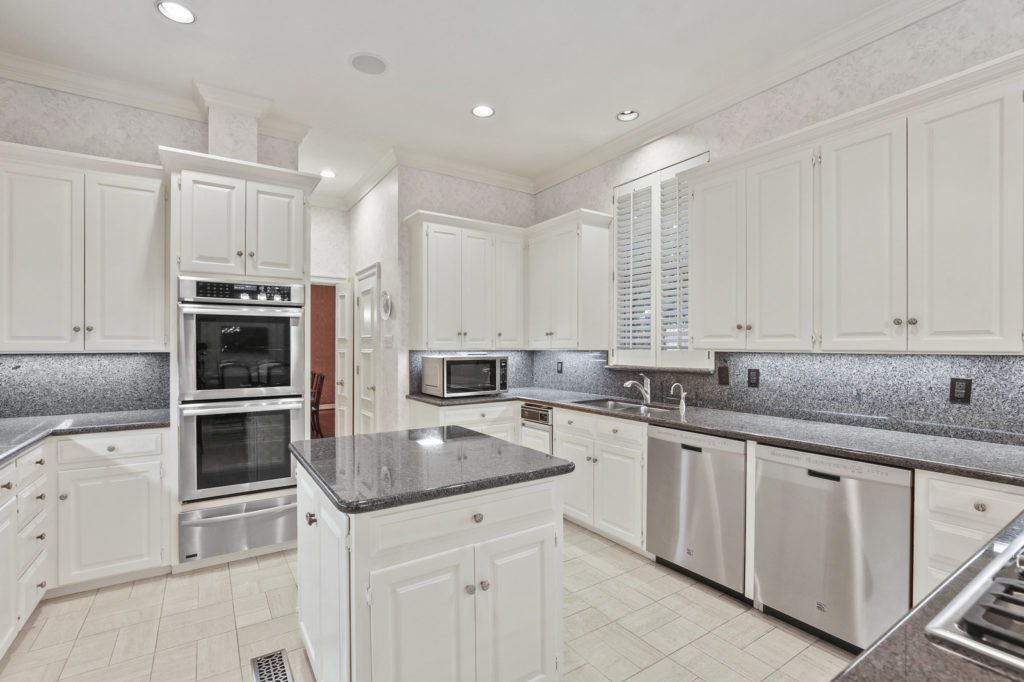 07_4730RoyalLane_007_mls-1