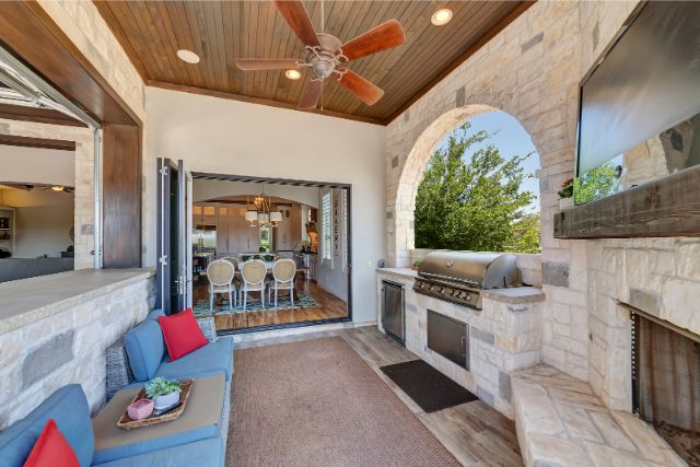 713-Lake-Carillon-Private-offering-Edited-1