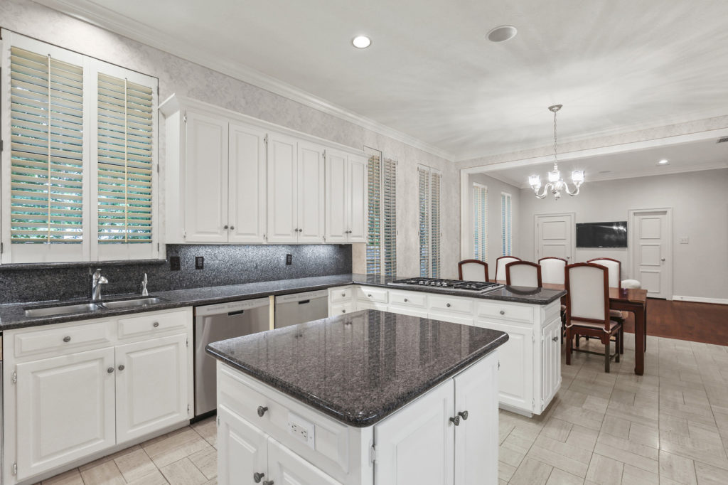 07_4730RoyalLane_007_mls-1