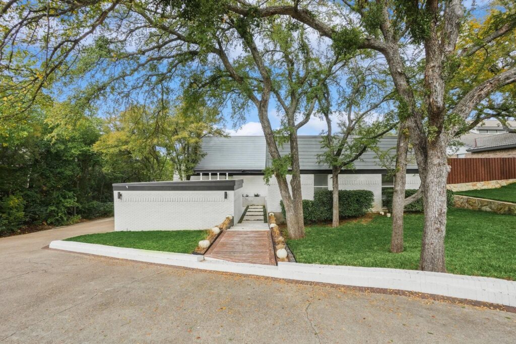 Eagle Mountain Lakefront Home