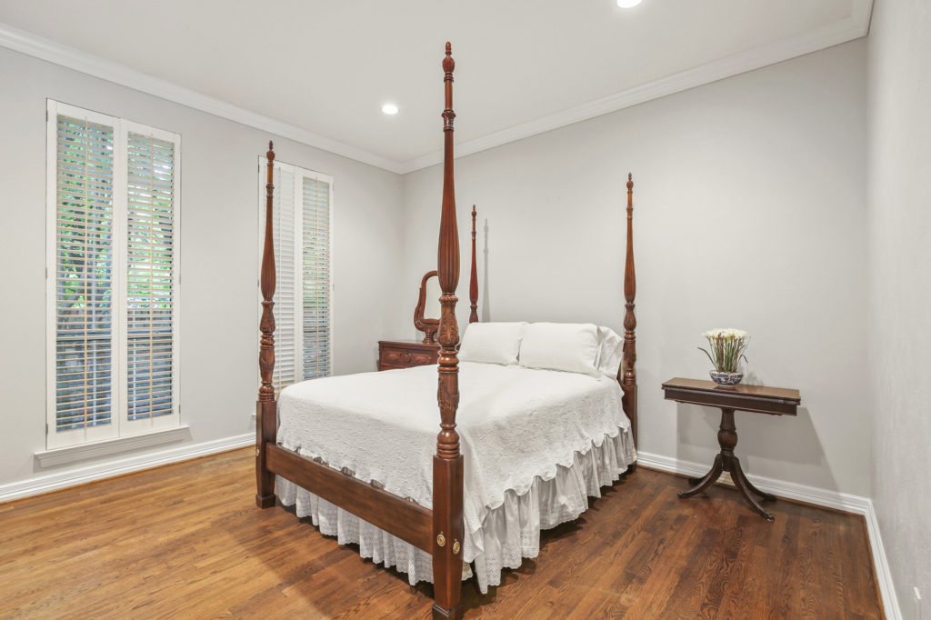 07_4730RoyalLane_007_mls-1