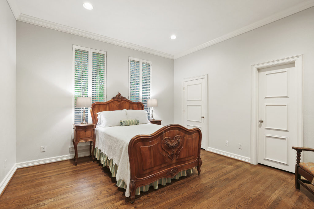 07_4730RoyalLane_007_mls-1