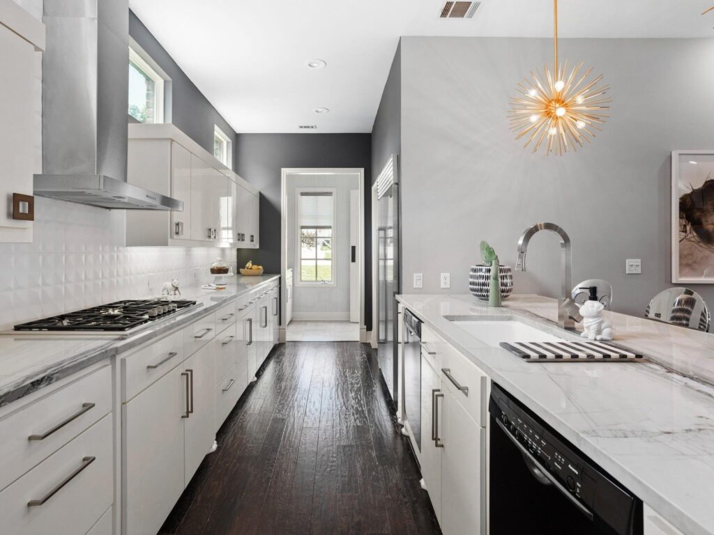 Spectacular Ridglea Crest Listing