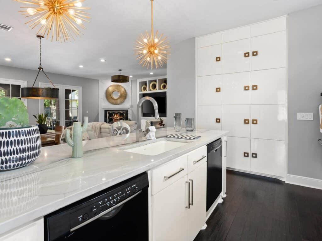 Spectacular Ridglea Crest Listing
