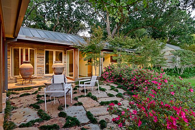 8205 Forest Hills Patio