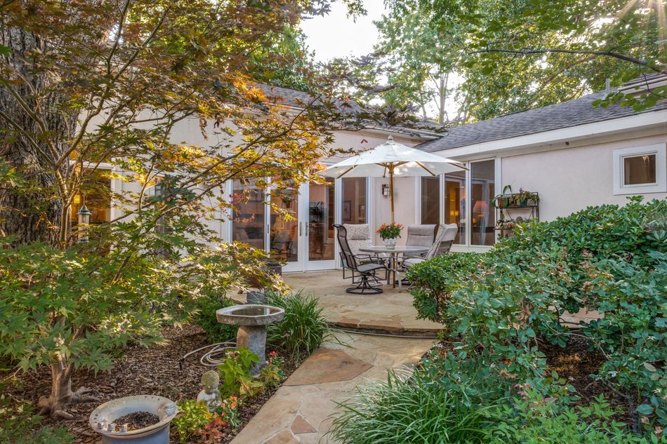 2215-Kessler-Woods-Court-tub