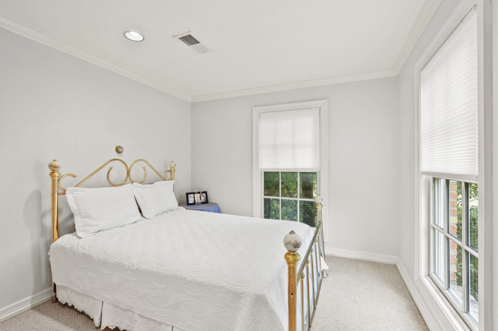 07_4730RoyalLane_007_mls-1