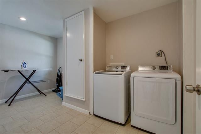 9659-Leaside-a