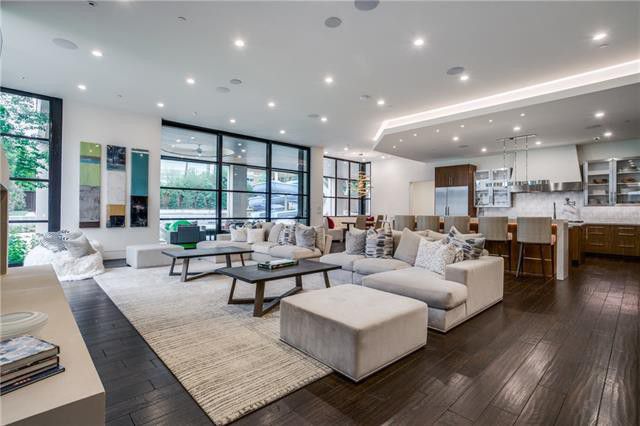 9807-Inwood-facade-of-house