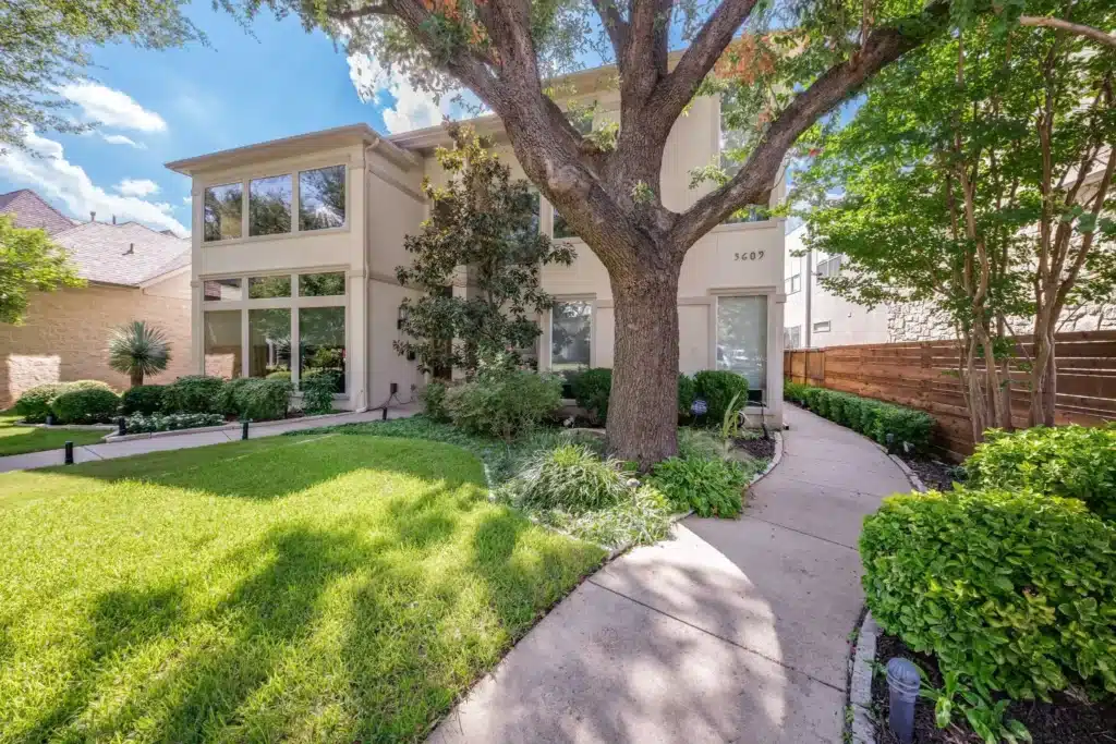 Explore This Townhome With Highland Park Proximity ECON KNOWLEDGE