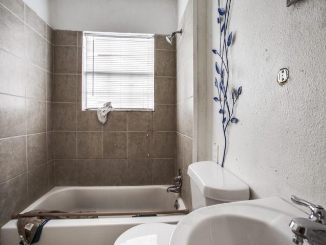 CDdallasunder100kwilder-e1519325521482