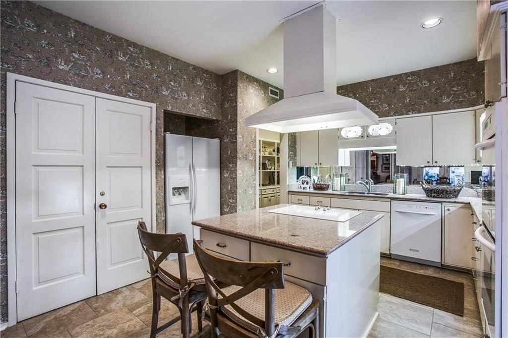 Diplomat-Condos-1024x682