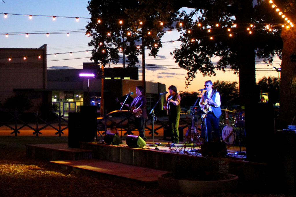 Farmers-Branch-crowd-1024x683