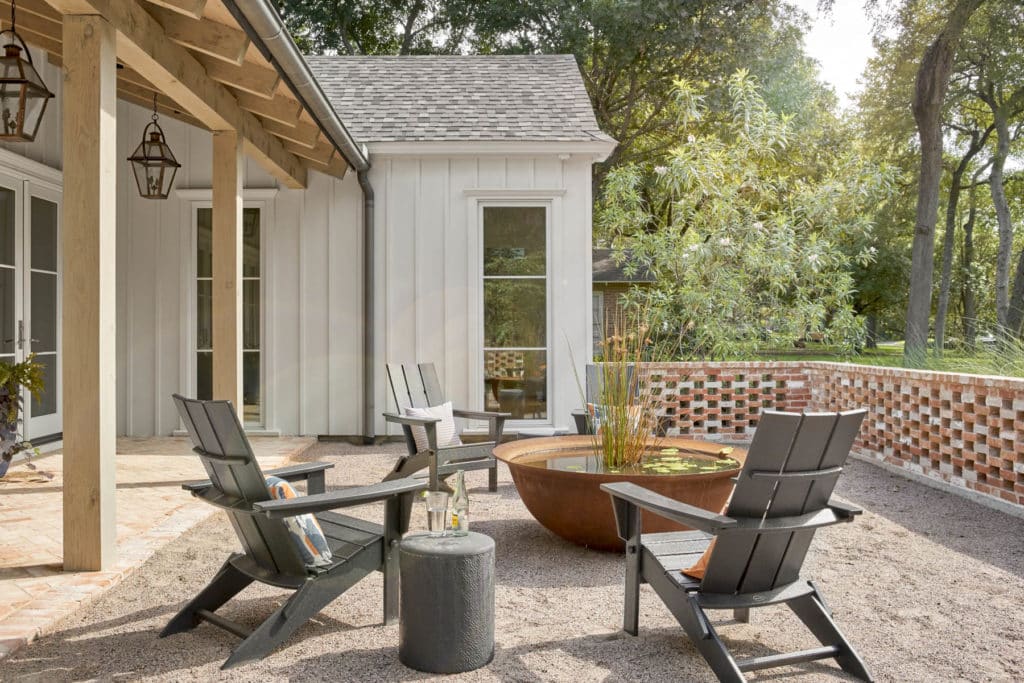 Frontyardliving_Stocker-e1547177445770