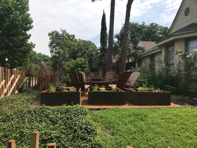 Frontyardliving_Stocker-e1547177445770