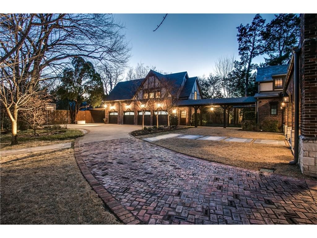 Iconic Lakewood Estate by Charles Dilbeck garage .ashx