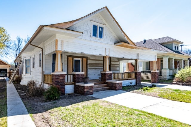 1831-Fairmount_front_photo-by-Stacy-Luecker