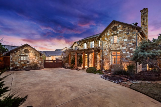 King-EXT-Creative0000