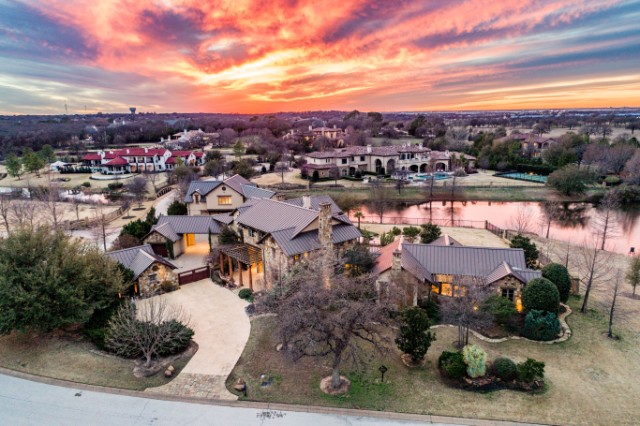 King-EXT-Creative0000