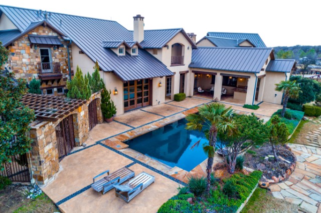 King-EXT-Creative0000