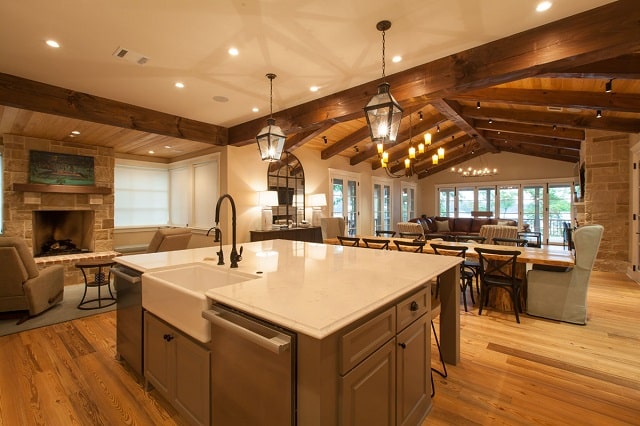 12-061-Saphier-Lakehouse_Long-Cove_000